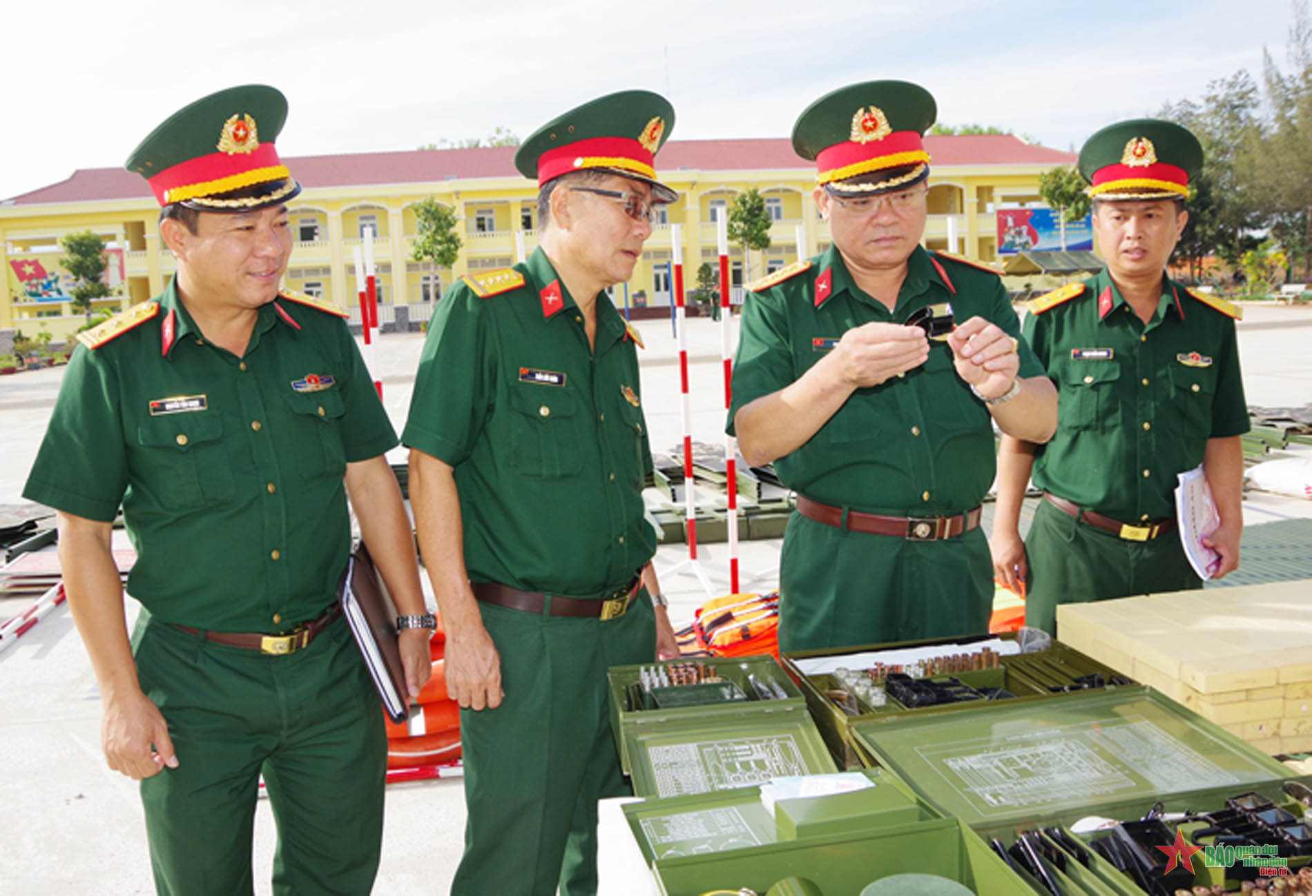 Quân khu 7 kiểm tra chuẩn bị huấn luyện chiến sĩ mới 2024 tại Trung đoàn Bộ binh 812